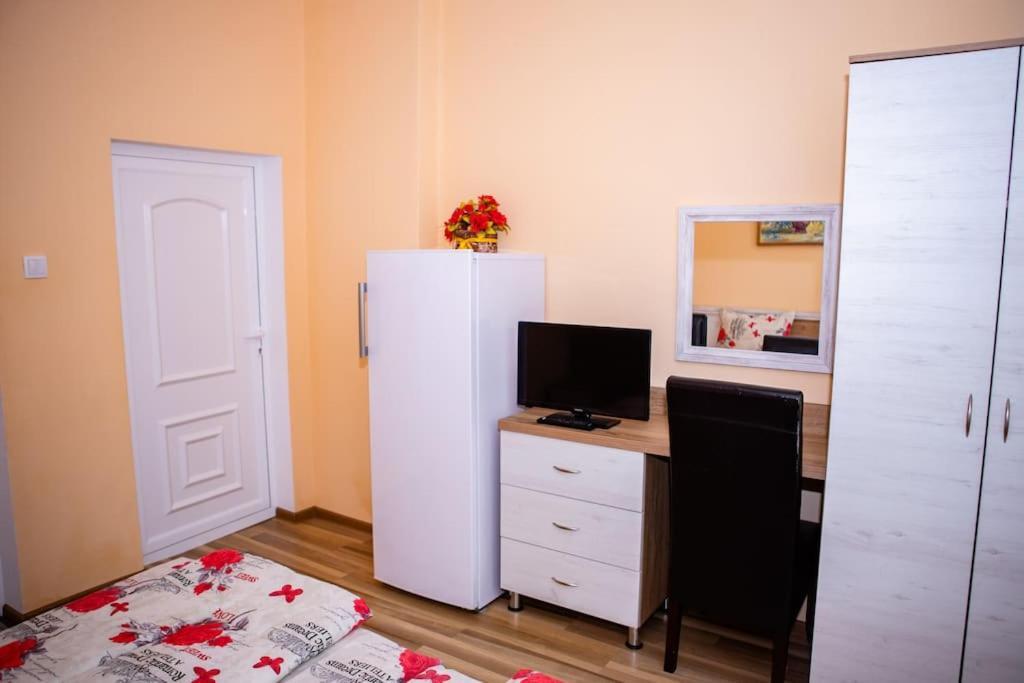 Hotel Lucky 2 Pavel Banja Exteriér fotografie